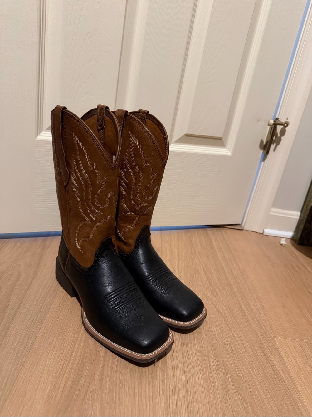 Women’s Two-Tone Brown and Black cowgirl Boots